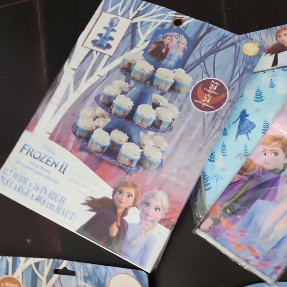 Party Supplies Set - Blue and Purple - Picture 5 of 6